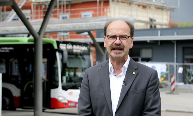 Der moderne Verkehrsknoten in unserer Stadt